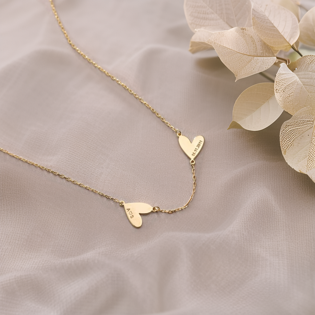 Collar Personalizado con Nombres en Forma de Corazones