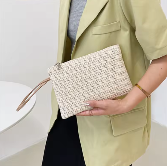 Elegante Cartera de Embrague de Paja