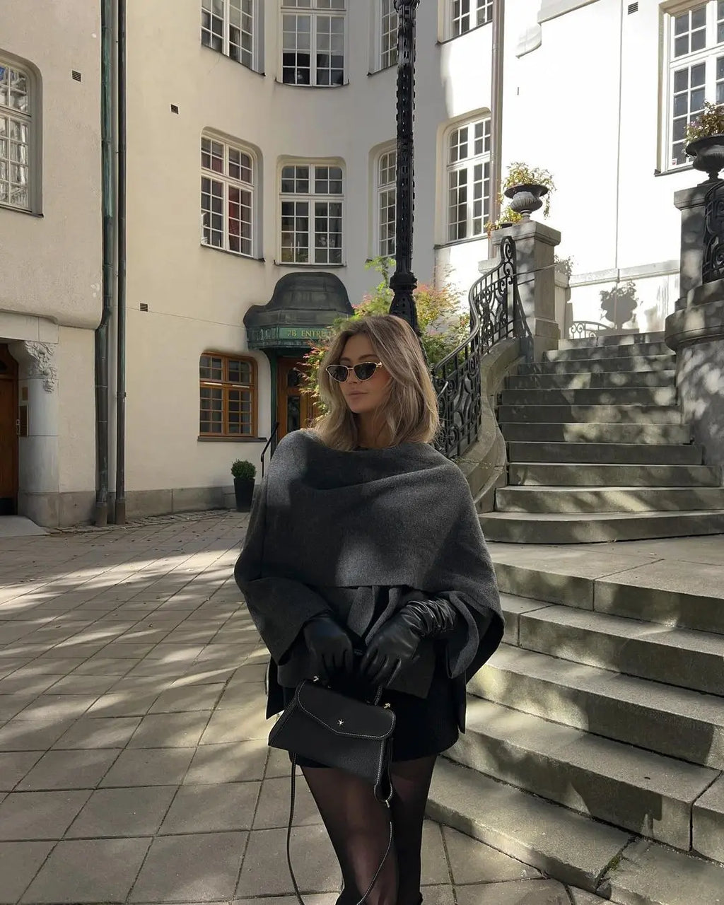 GRETA | Eleganter Mantel mit Halstuch