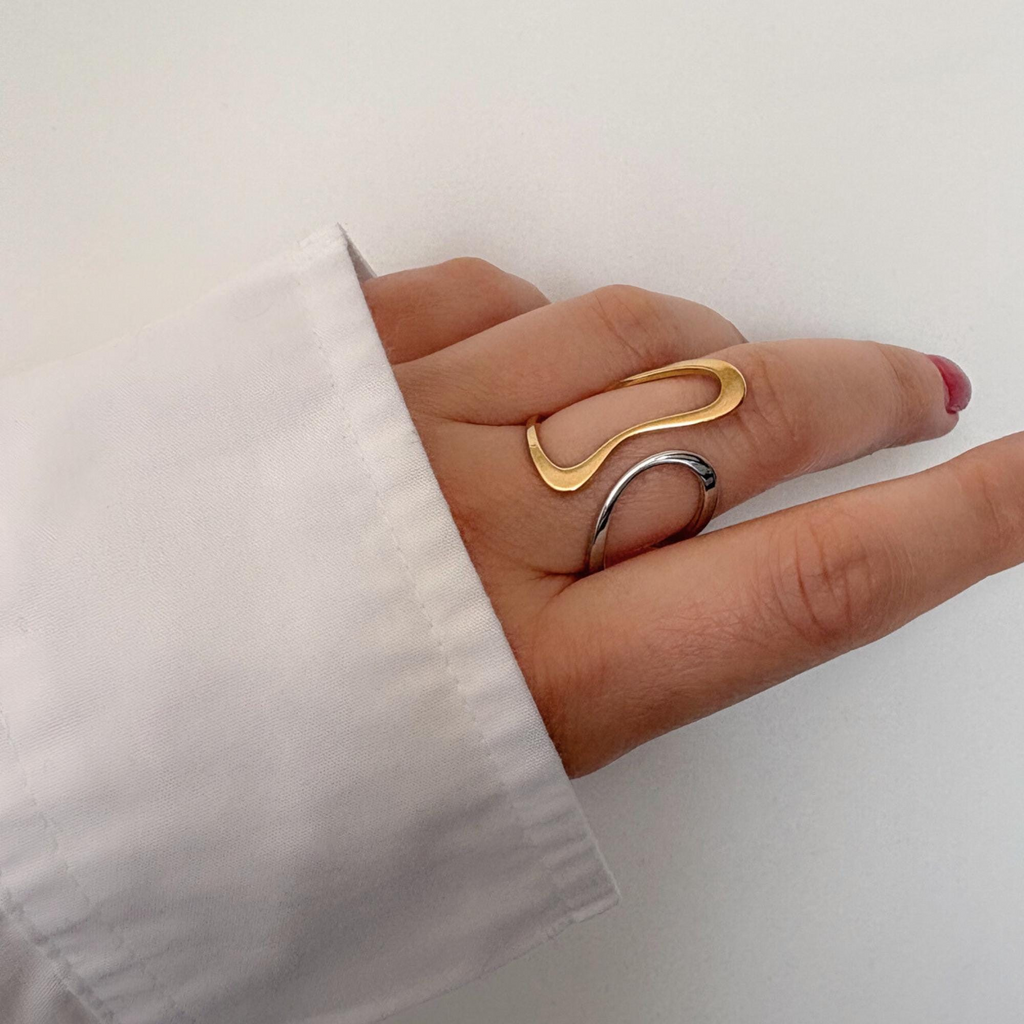 Anillo Ondulado de Dos Tonos