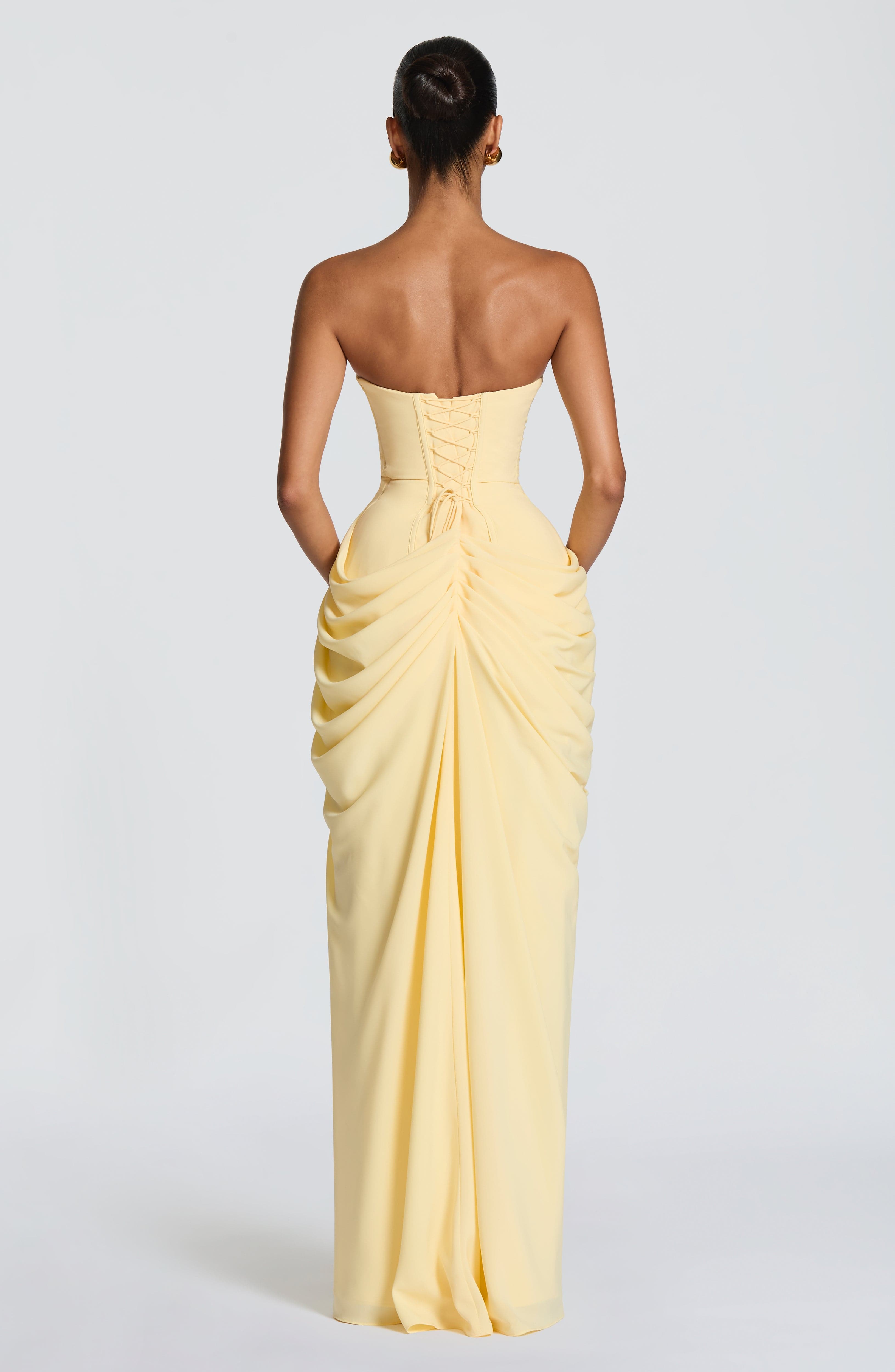 HANNAH | Elegantes Maxikleid mit Drapierung und Hohem Schlitz