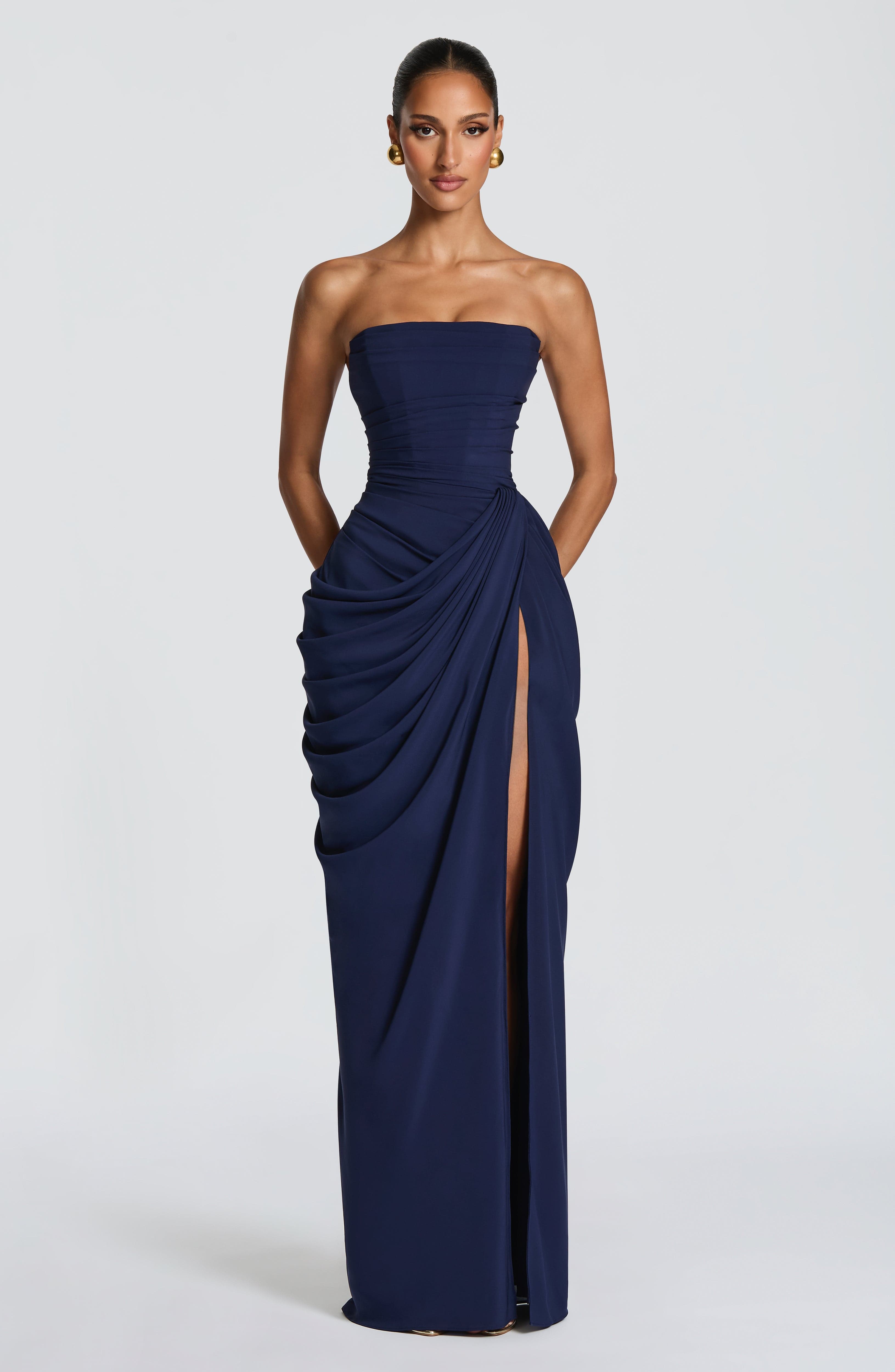 HANNAH | Elegantes Maxikleid mit Drapierung und Hohem Schlitz