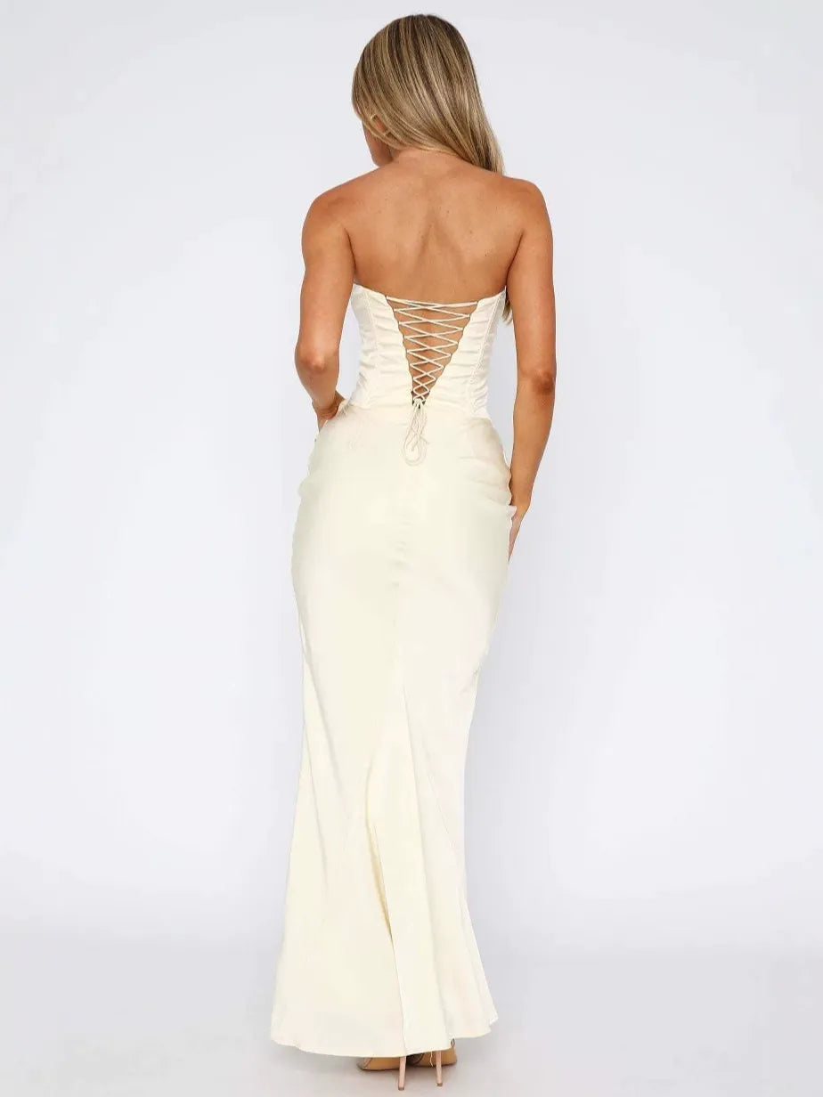 JANINE | Chic Bandeau-Maxikleid mit Korsett-Rücken