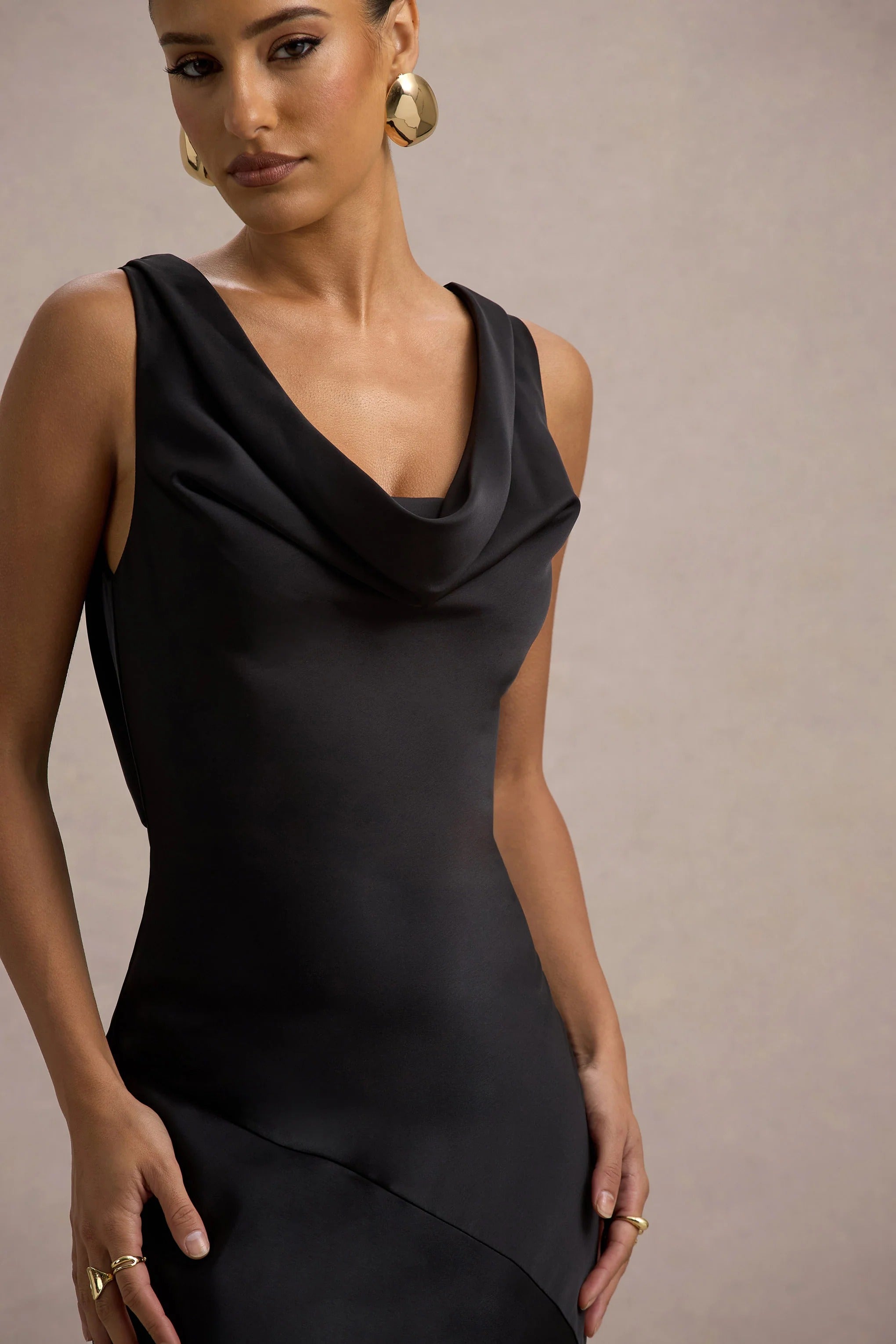 LENA | Minimalistisches Maxi Kleid mit Drapiertem Ausschnitt