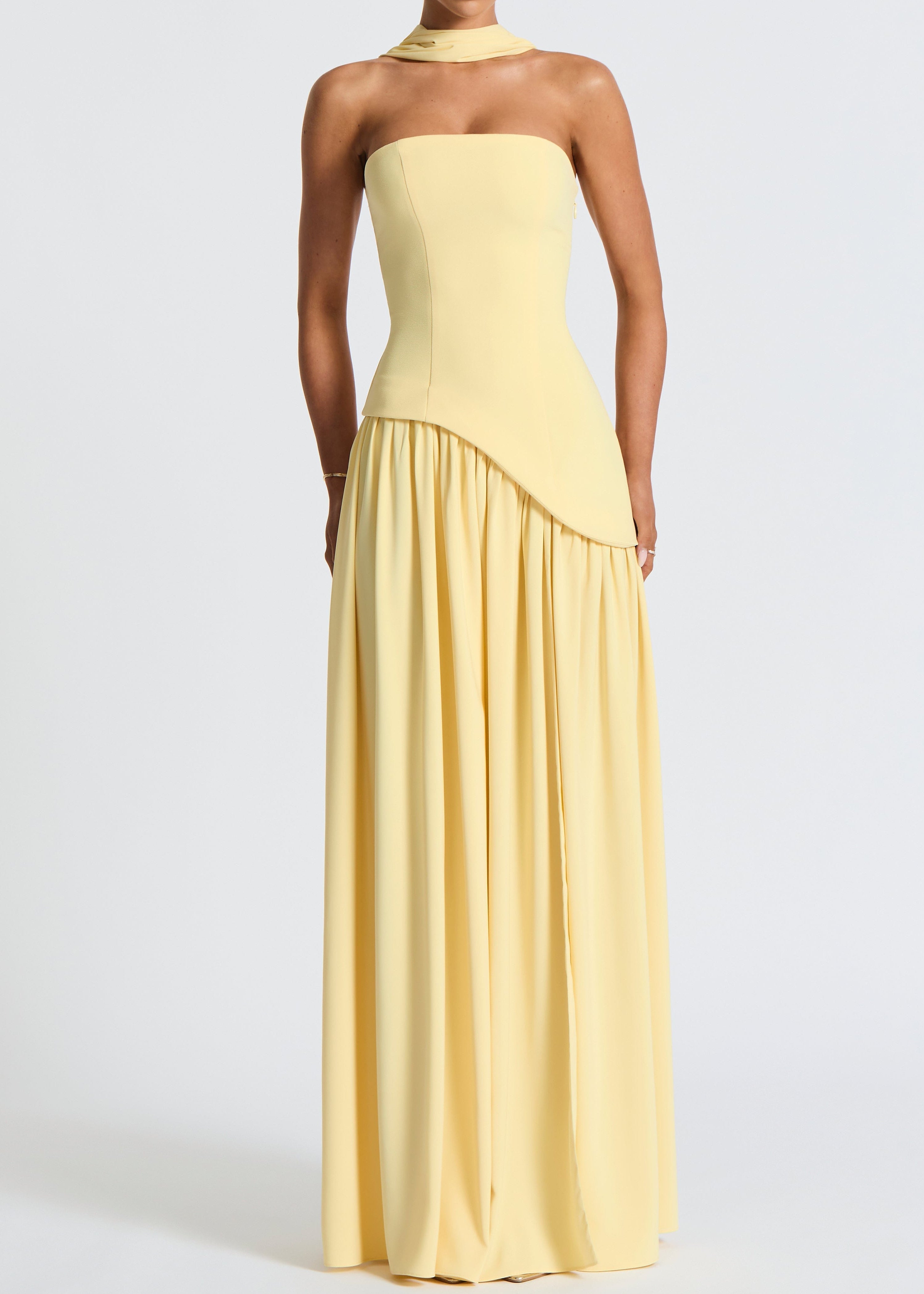 LINA | Kurve Eleganz
