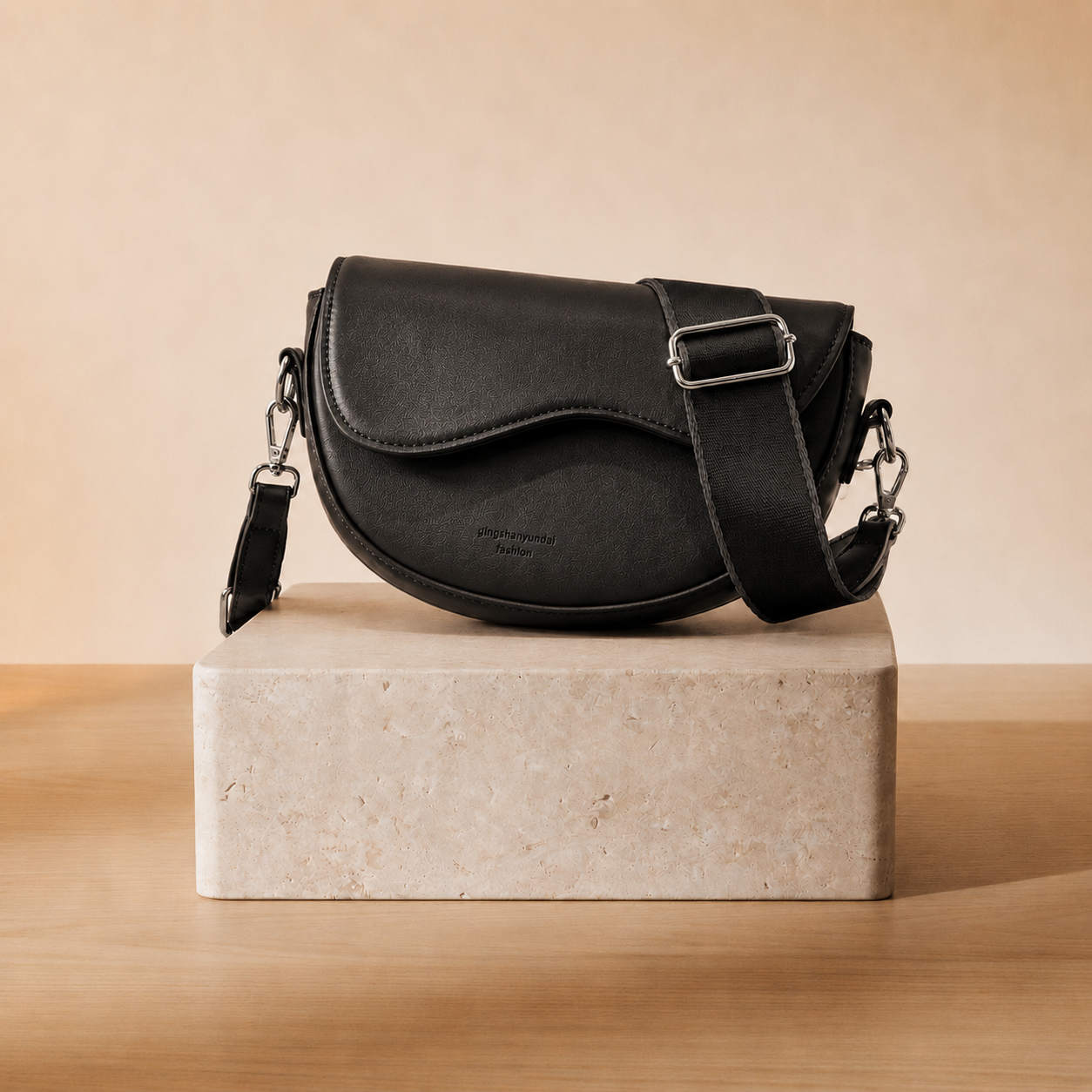 Bolso Saddle Piel Ondulada con Bandolera